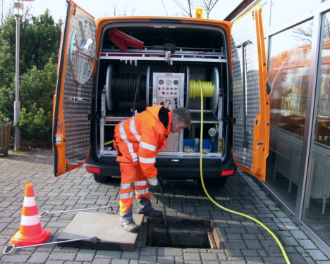 Прочистка засоров в колодцах