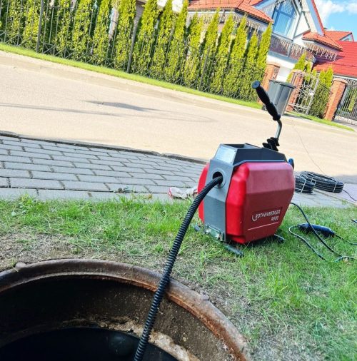 Прочистка трубы от колодца до дома