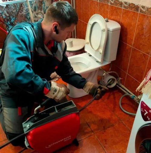 Прочистка трубы унитаза