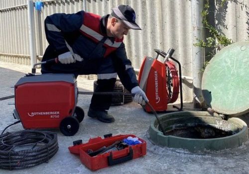 Прочистка сложного засора прочистной машинкой - Гидросток-Сервис